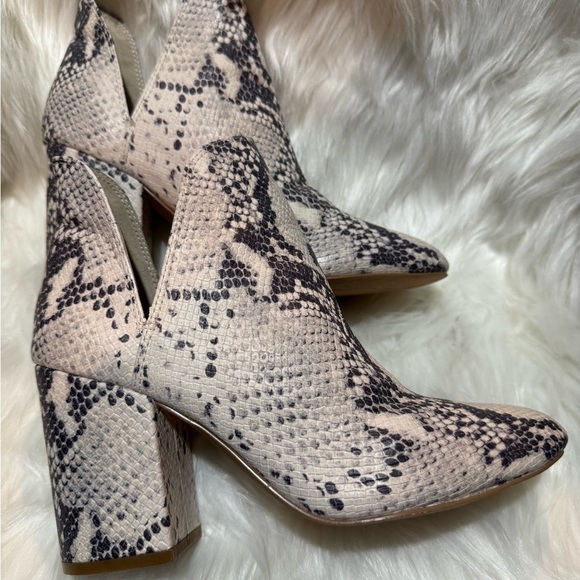 Steve Madden Snakeskin Patterned Ankle Boots - Picture 5 of 10